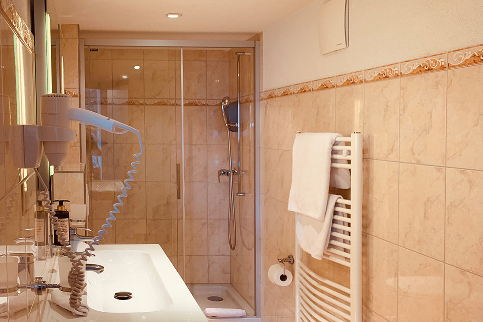 vetrox, glass scratch, glass repair, glass scratch removal, damaged glass, nano, glass protection, safety glass, LSG, glazing, glazed, IG