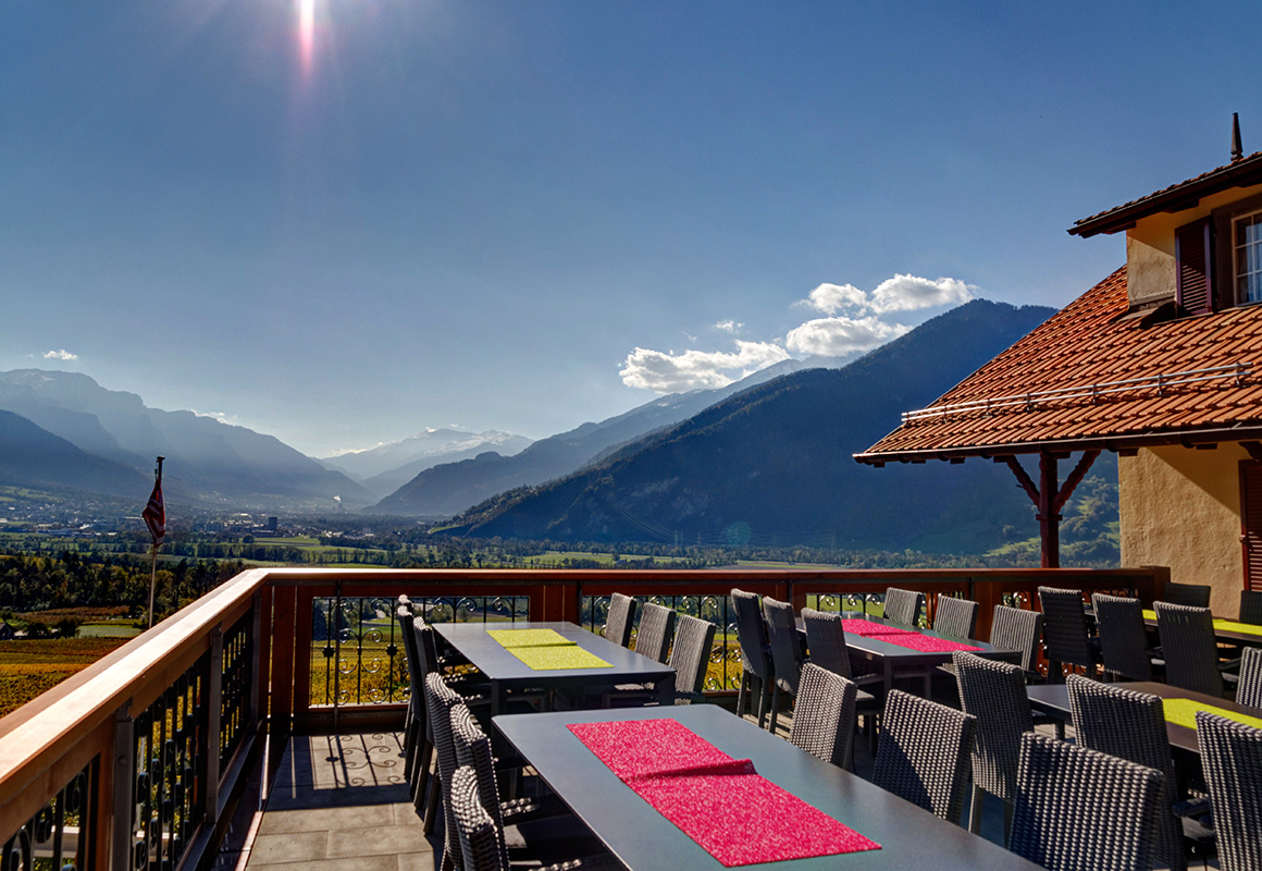 restaurant, bündte, buendte, jenins, Bündner Wein, Panorama, Terrasse, Sonnenterrasse, Bündner Spezializäten, Restaurant Graubünden