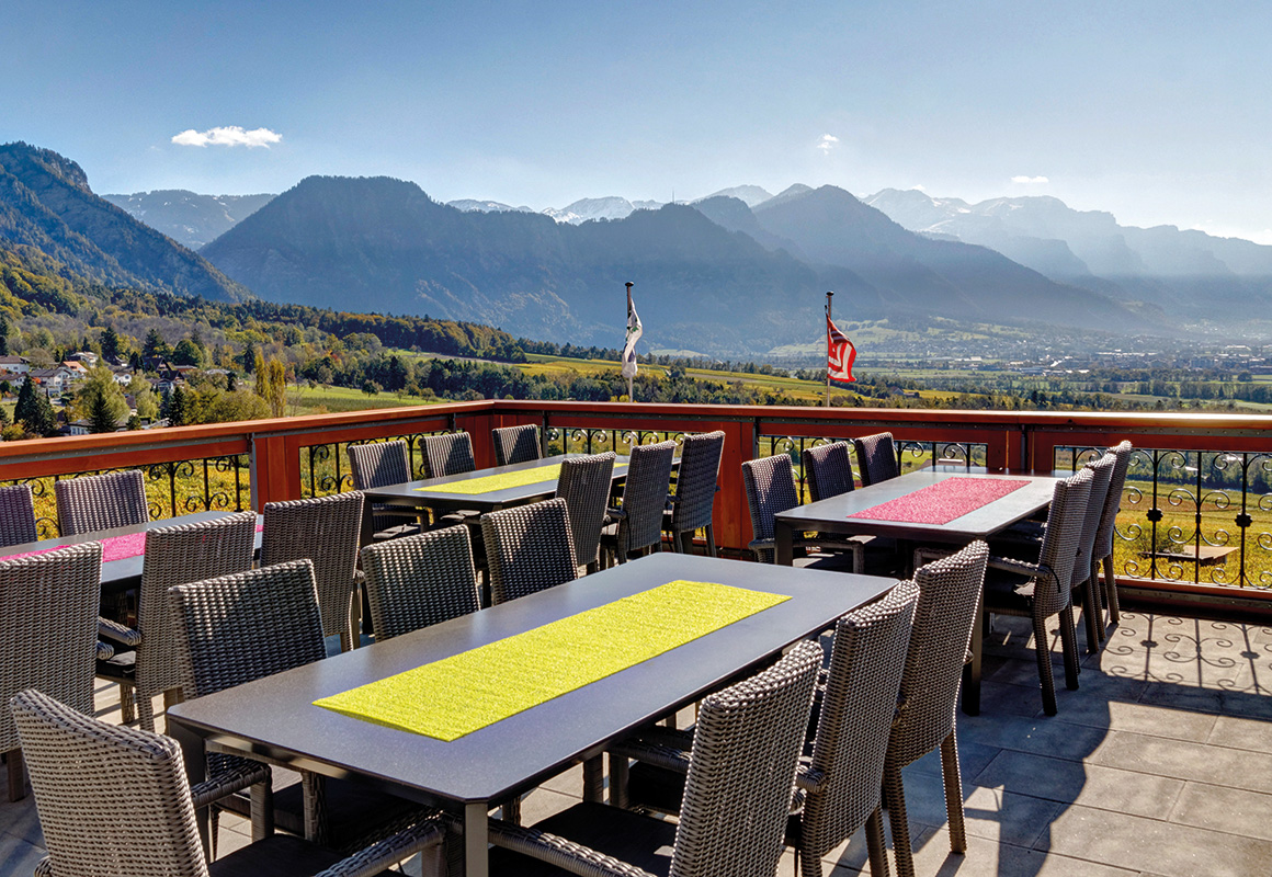 restaurant, bündte, buendte, jenins, Bündner Wein, Panorama, Terrasse, Sonnenterrasse, Bündner Spezializäten, Restaurant Graubünden