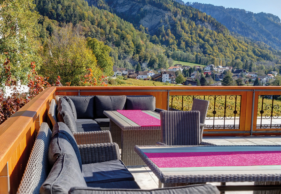 restaurant, bündte, buendte, jenins, Bündner Wein, Panorama, Terrasse, Sonnenterrasse, Bündner Spezializäten, Restaurant Graubünden